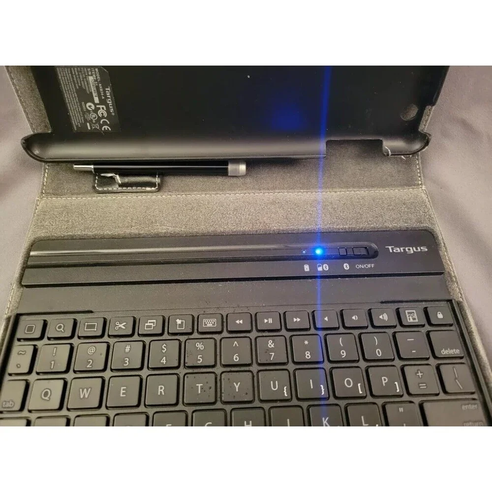 Targus - Tablet Case Cover - Leather Bluetooth Keyboard - AKB3-A - USED